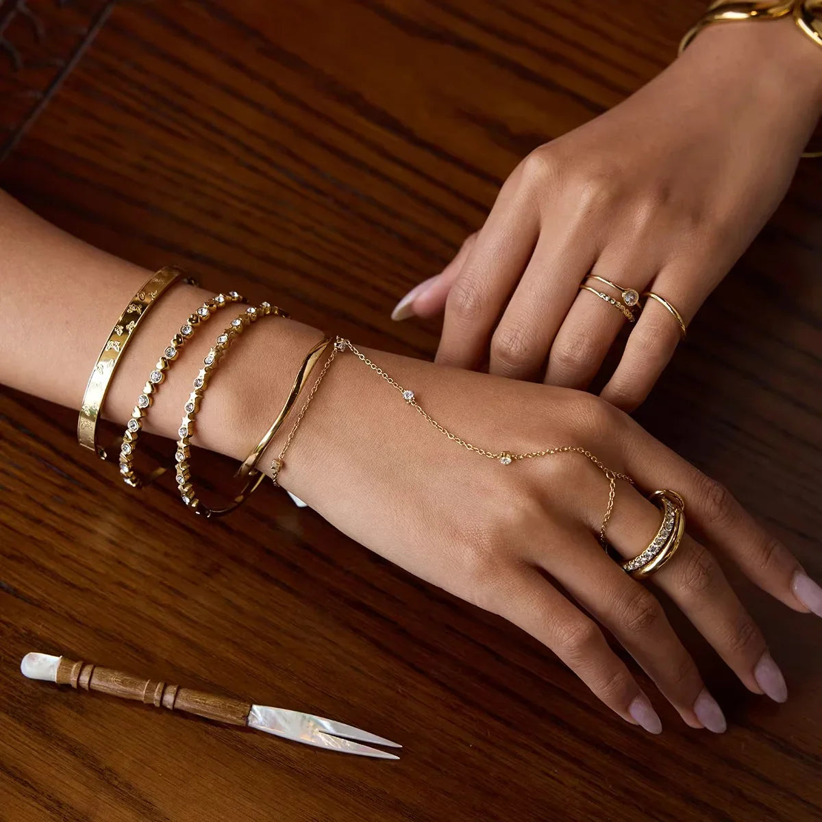 Cressida Diamond Hand Chain – 18K Gold Jewellery | Milvanna