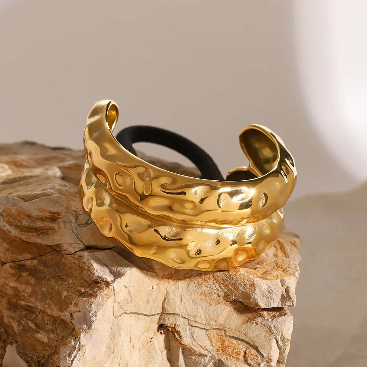 Double Hammered Arch Pony Cuff – 18K Gold Jewellery | Milvanna