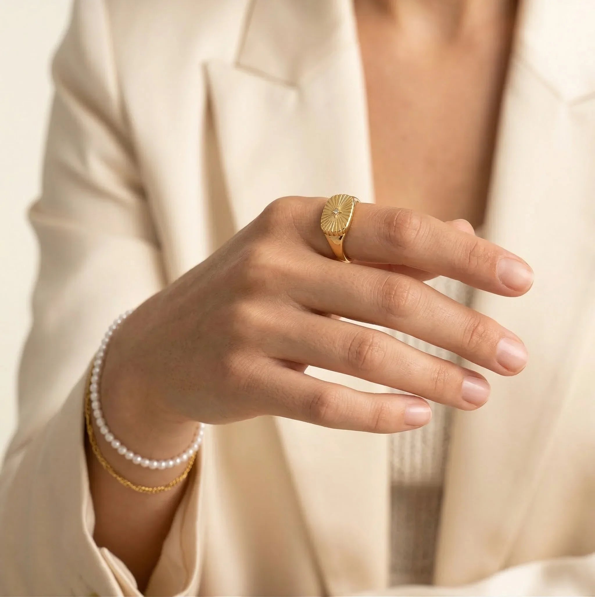 Aglaia Gold Ring – 18K Gold Jewellery | Milvanna