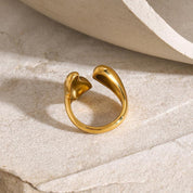 Abstract Gold Ring – Milvanna jewelry Ring detail view