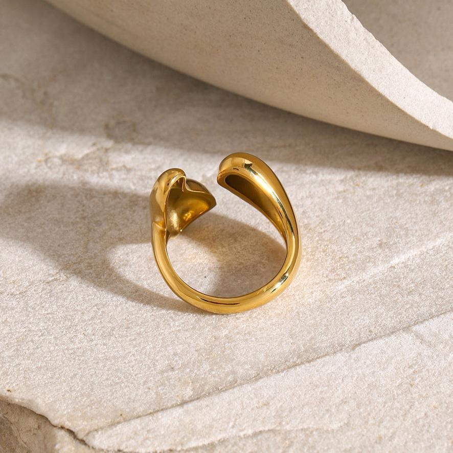 Abstract Gold Ring – Milvanna jewelry Ring detail view