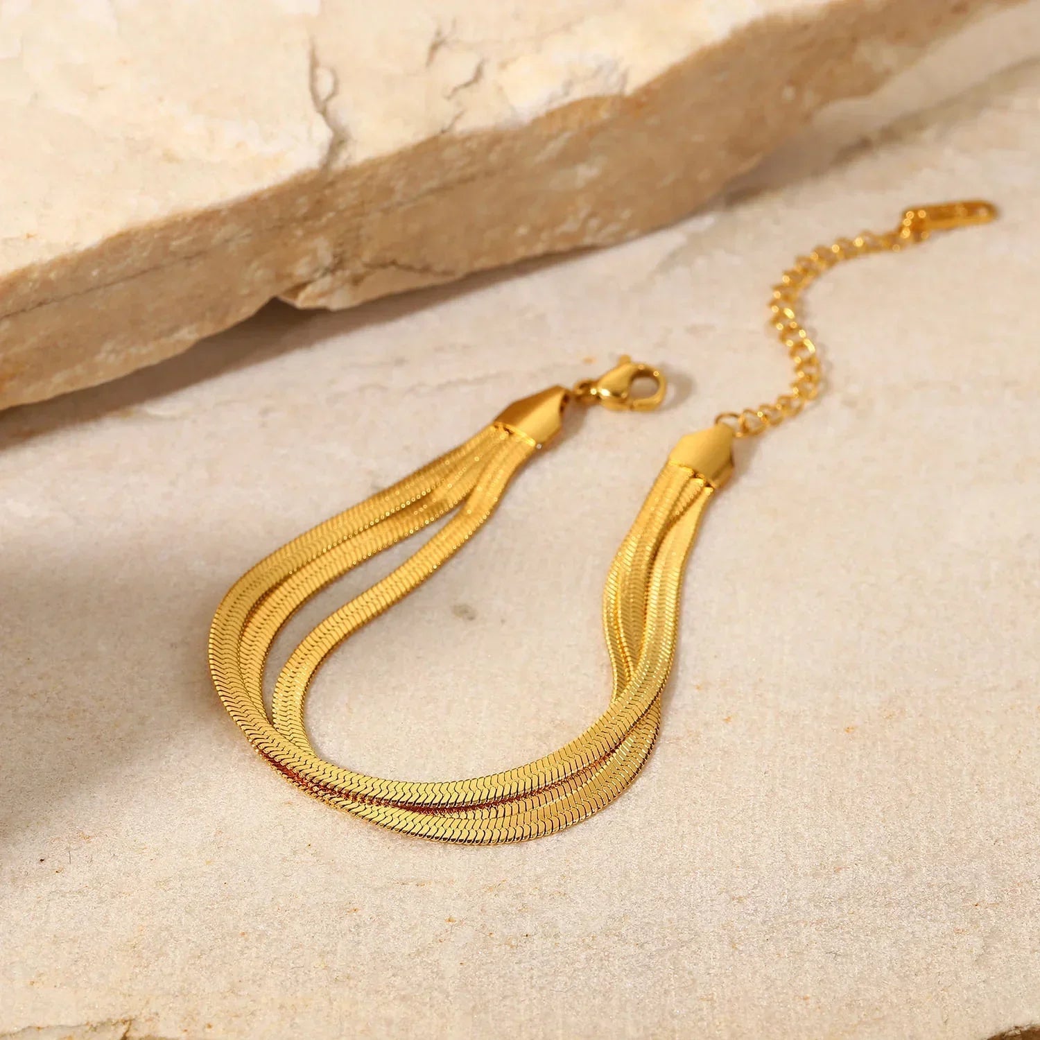 Abella Gold Bracelet – Milvanna jewelry Bracelet detail view