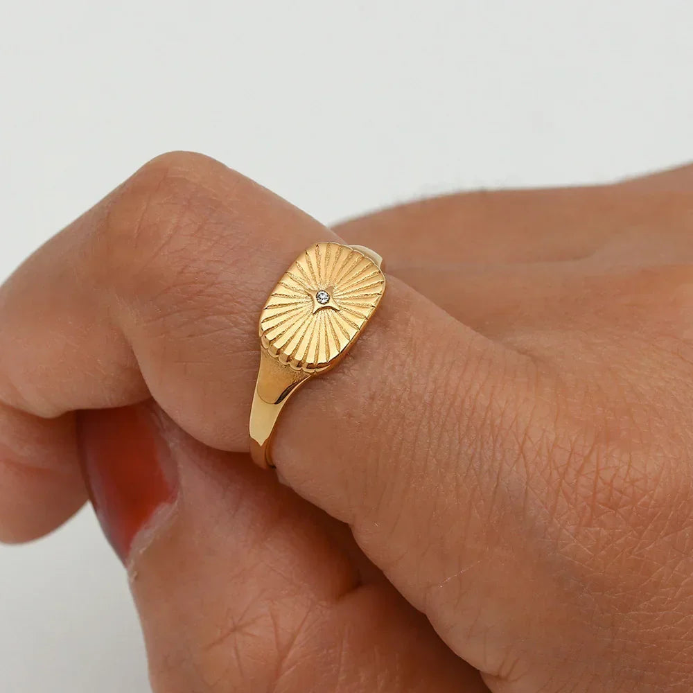 Aglaia Gold Ring – 18K Gold Jewellery | Milvanna