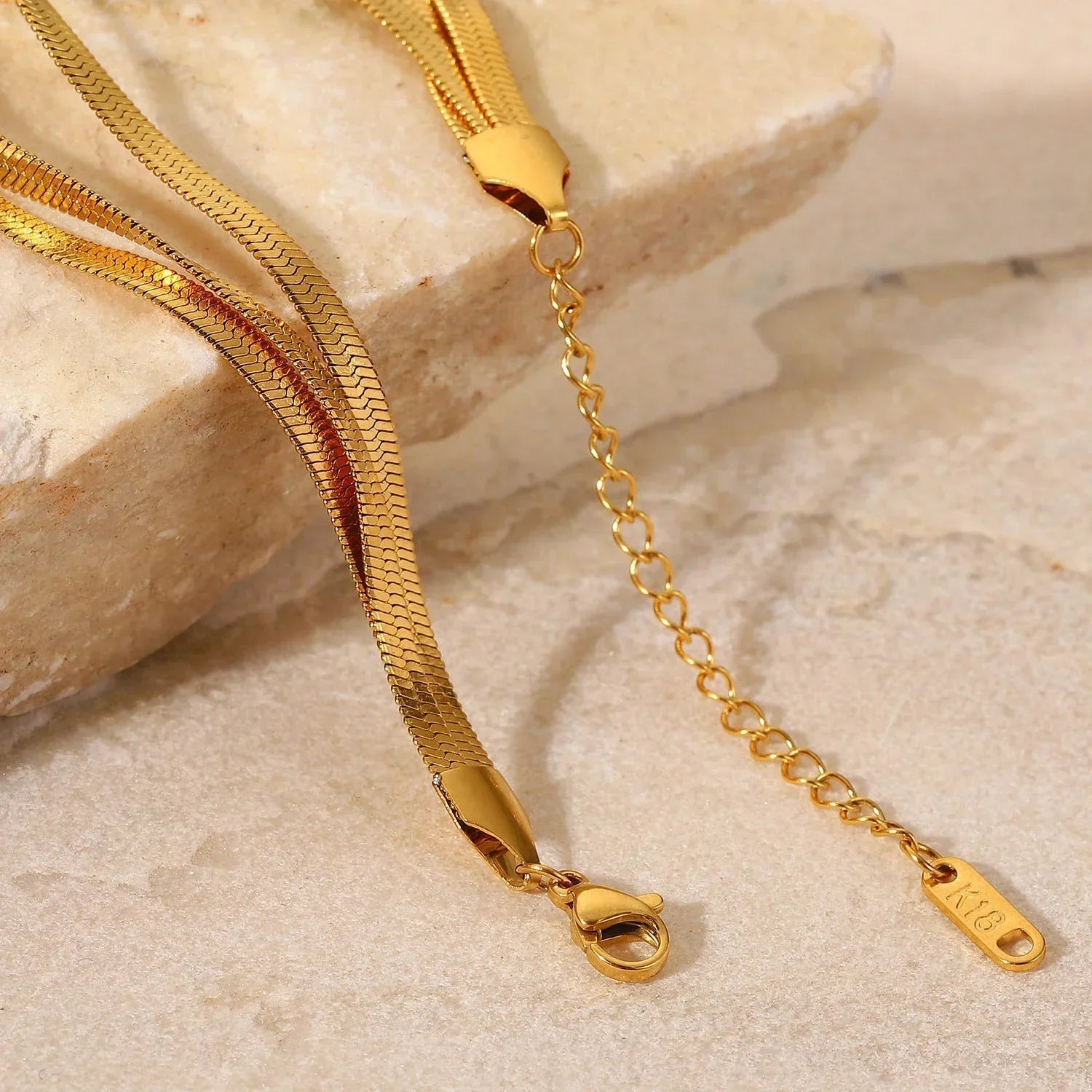 Abella Gold Bracelet – Milvanna jewelry Bracelet detail view