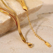 Abella Gold Bracelet – Milvanna jewelry Bracelet detail view