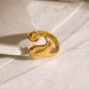 Abstract Gold Ring – Milvanna jewelry Ring detail view